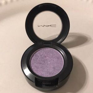 MAC veluxe pearl Beautiful Iris eyeshadow